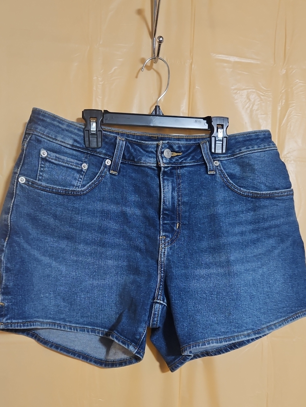 LEVI'S A-LINE SHORTS: BLUE: NEW WITHOUT TAGS: SIZE 31